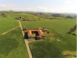 ferme à la vente -   42140  MARINGES, surface 200 m2 vente ferme - UBI427990553